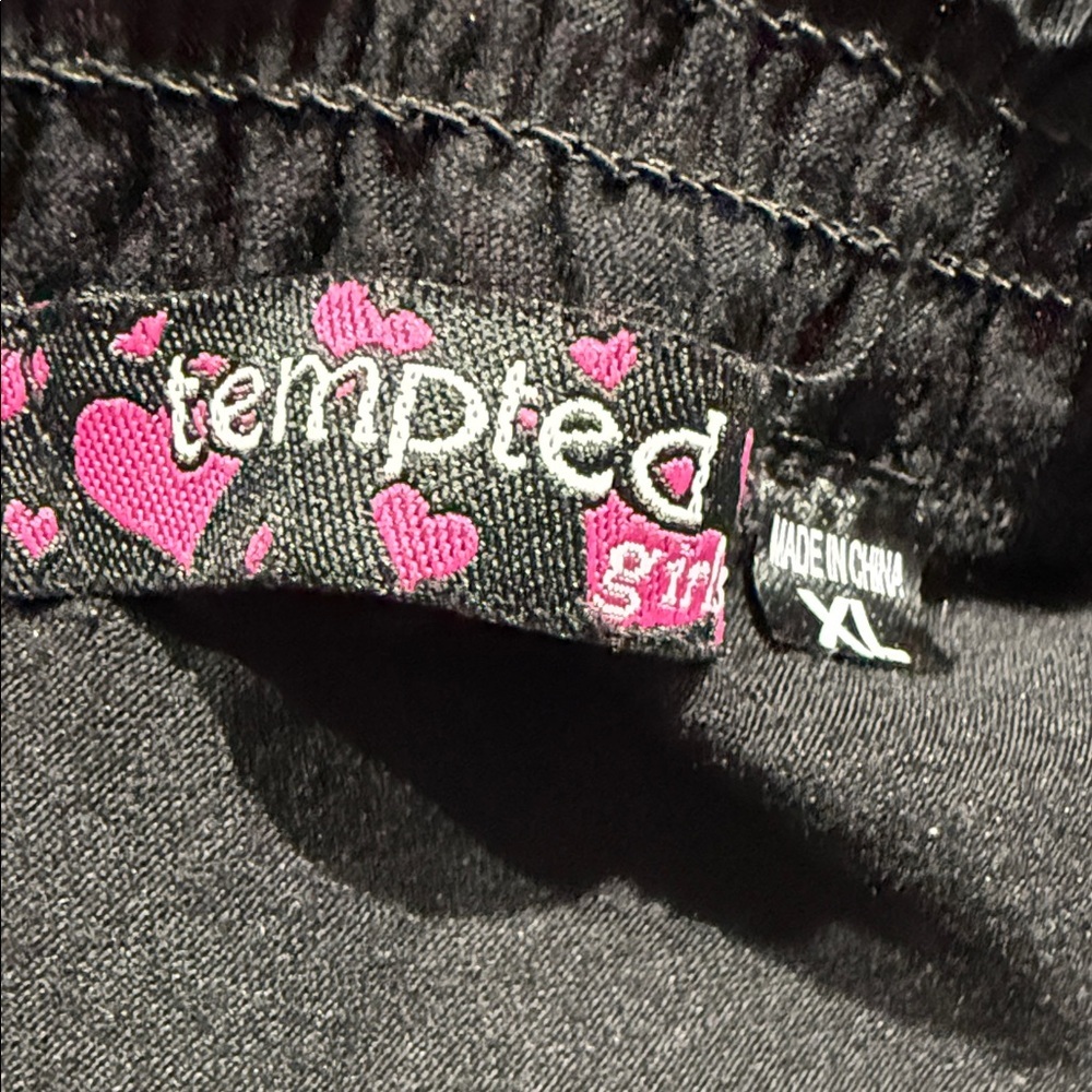Tempted Kids Tee Pink and Black Heart - Picture 3 of 3